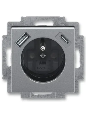 ABB LEVIT 5569H-A32357 69 OCELOVÁ/KOUŘOVÁ ČERNÁ Zásuvka jednonásobná s ochranným kolíkem a clonkami s integrovaným USB a USB-C nabíjením Ověřený