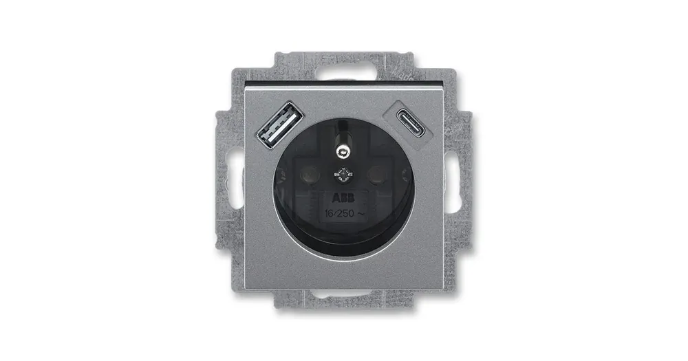 ABB LEVIT 5569H-A32357 69 OCELOVÁ/KOUŘOVÁ ČERNÁ Zásuvka jednonásobná s ochranným kolíkem a clonkami s integrovaným USB a USB-C nabíjením Ověřený