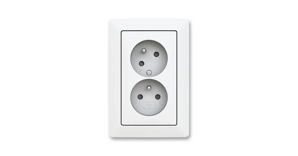ABB 5513T-C02157 240 ZONI® Zásuvka dvojnásobná s ochrannými clonkami a natočenou dutinou MATNÁ BÍLÁ Super Cena